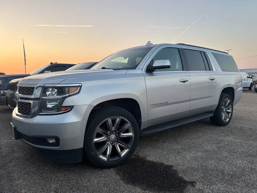2020 Chevrolet Suburban LT photo 1