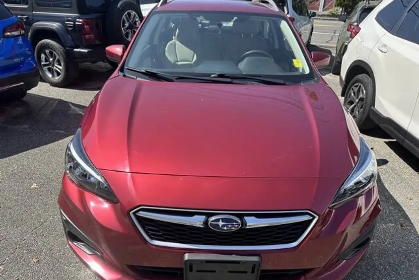 2019 Subaru Impreza Premium photo 1