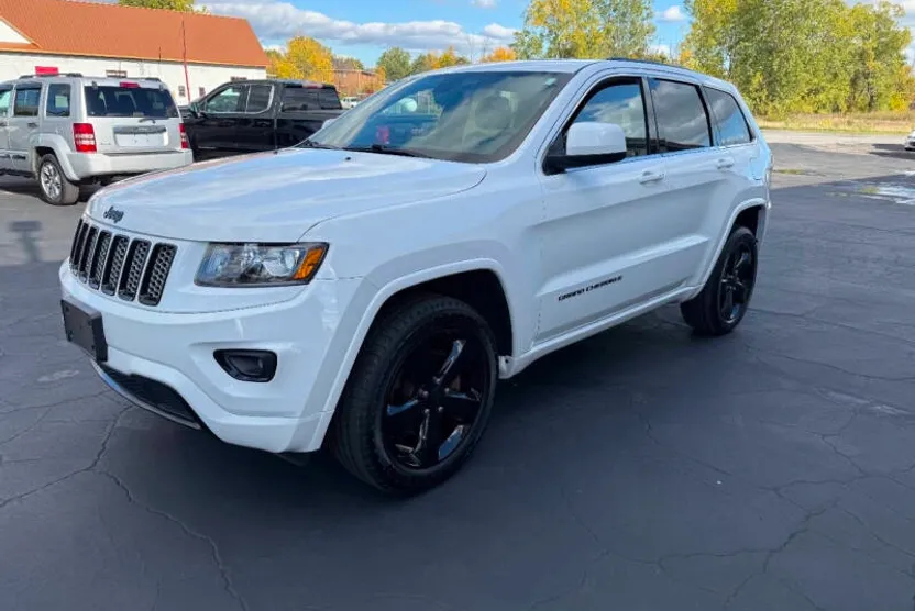 2015 Jeep Grand Cherokee Altitude photo 1