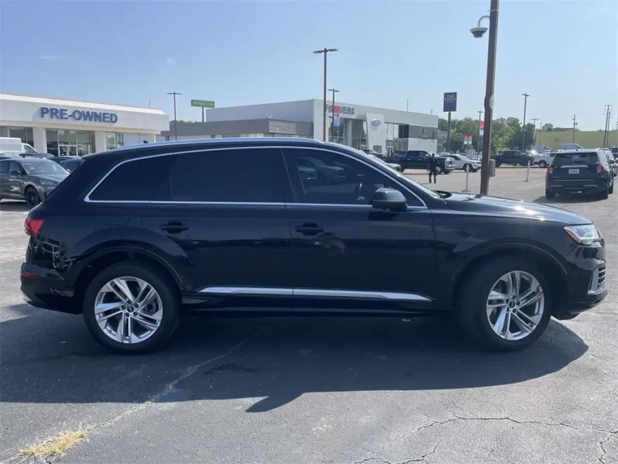 2021 Audi Q7 55 Premium Plus photo 1