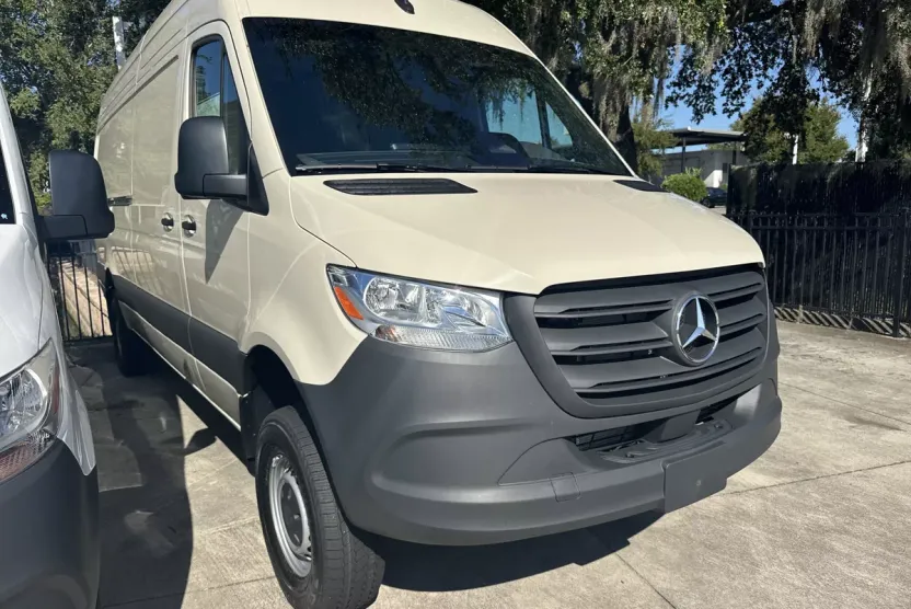 2025 Mercedes Benz Sprinter 2500 photo 1