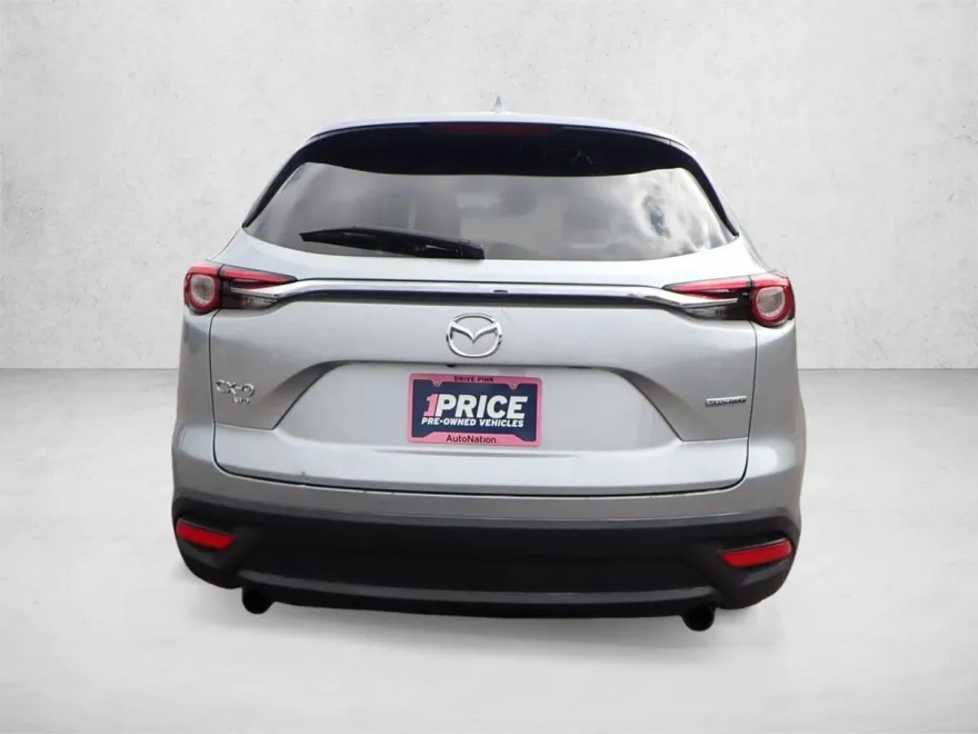 2023 Mazda CX-9 Touring photo 1