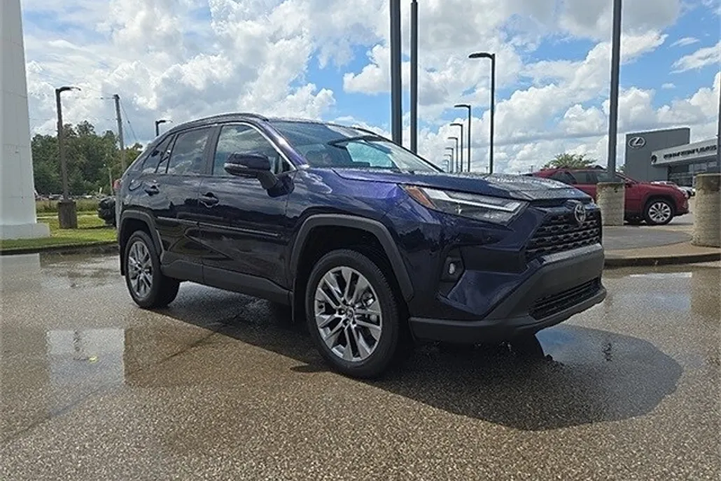 2025 Toyota RAV4 XLE Premium photo 1