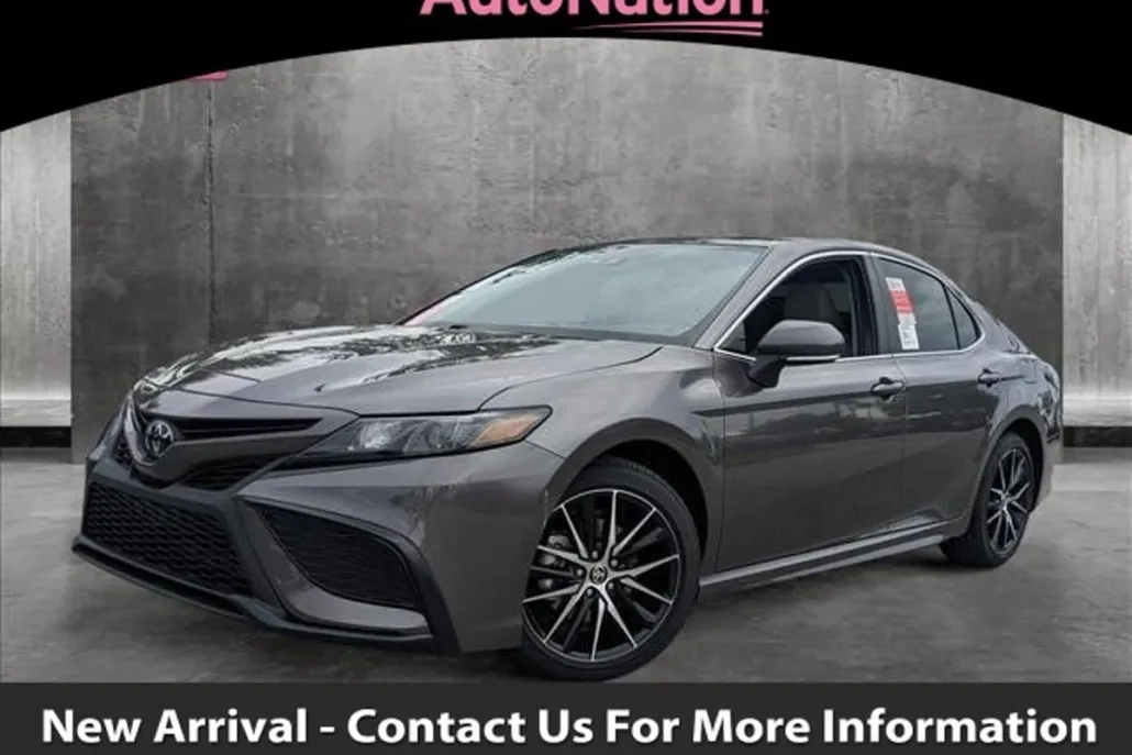 2024 Toyota Camry SE photo 1