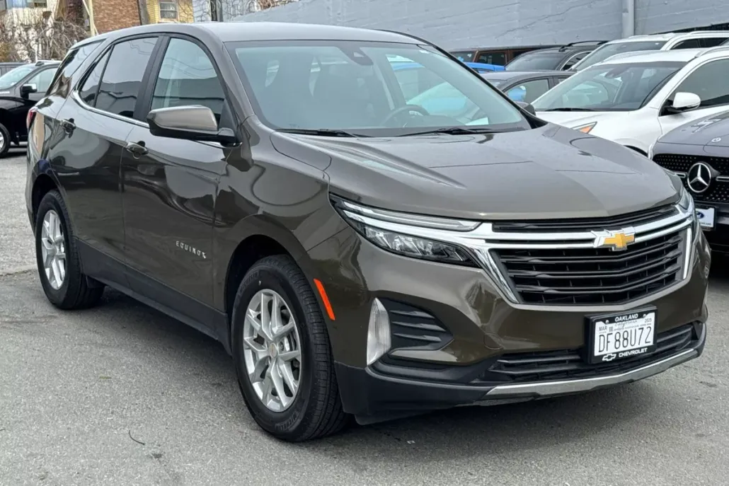 2023 Chevrolet Equinox LT photo 1