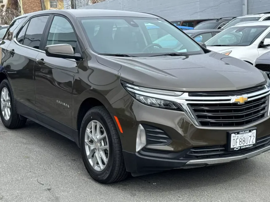 2023 Chevrolet Equinox LT photo 1