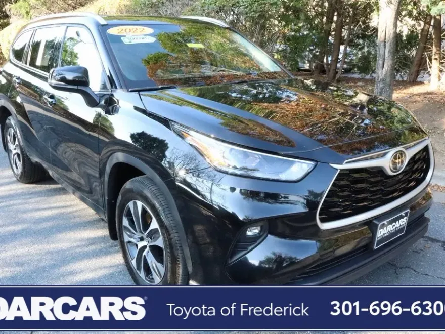 2022 Toyota Highlander XLE photo 1