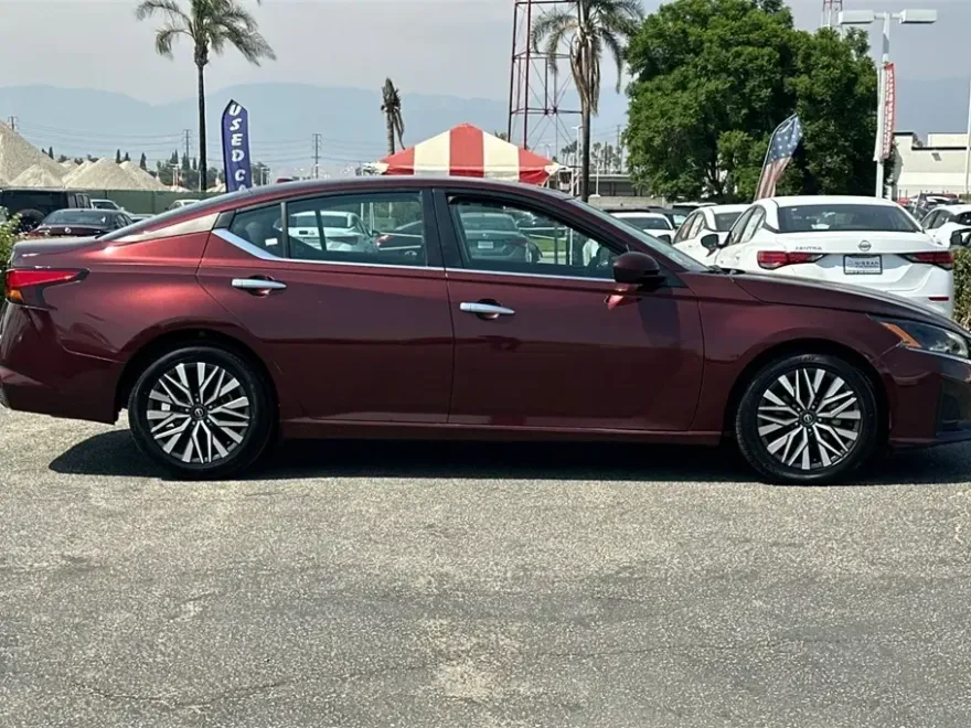 2023 Nissan Altima 2.5 SV photo 1