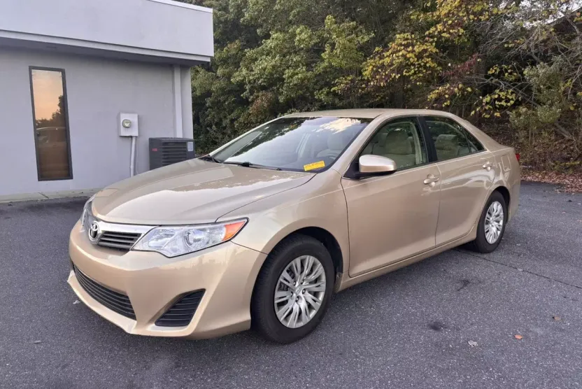 2012 Toyota Camry L photo 1