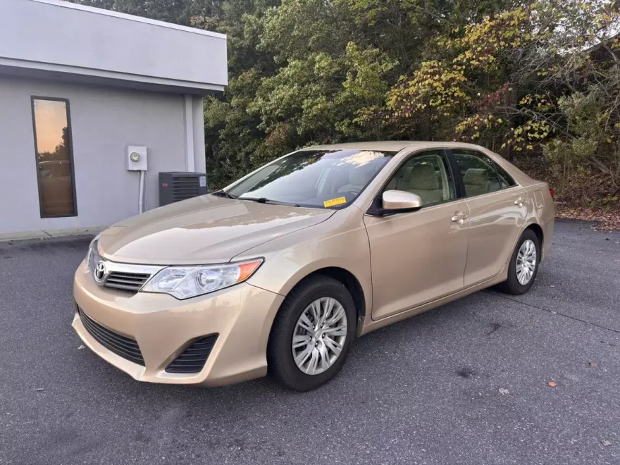 2012 Toyota Camry L photo 1