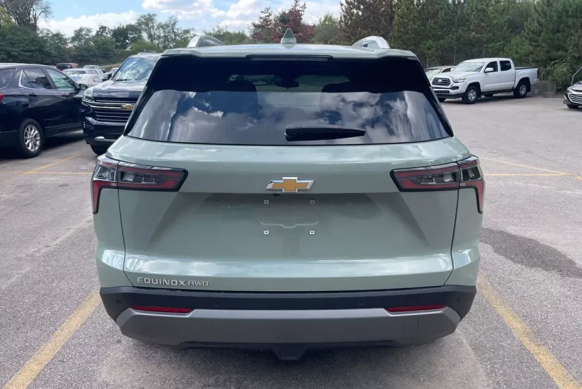 2025 Chevrolet Equinox LT photo 1