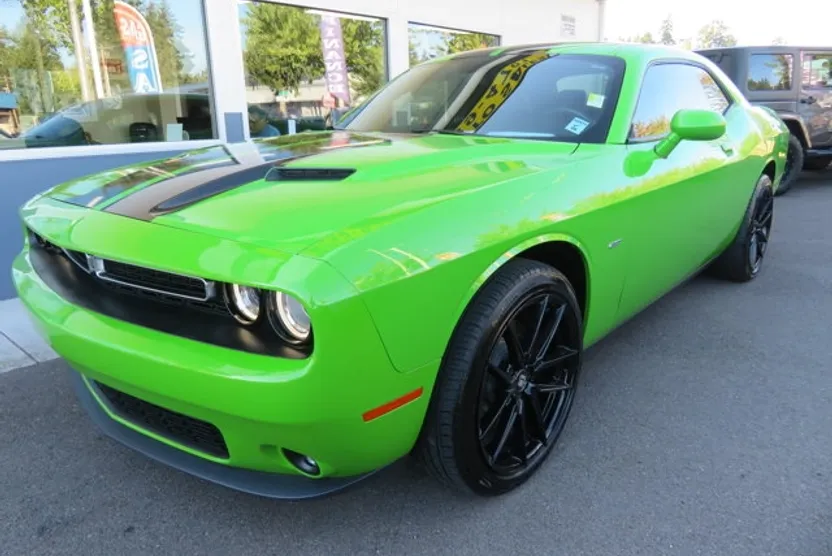 2017 Dodge Challenger GT photo 1