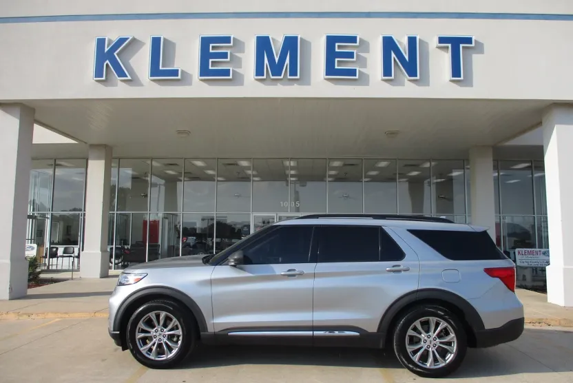 2020 Ford Explorer XLT photo 1