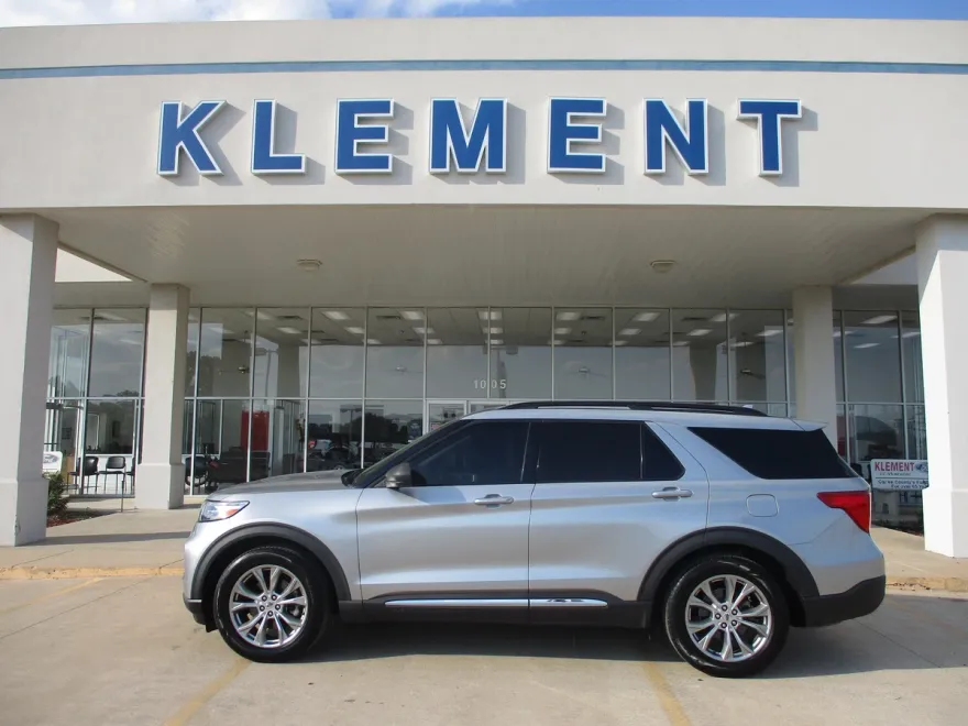 2020 Ford Explorer XLT photo 1