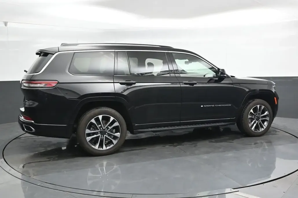 2024 Jeep Grand Cherokee Overland photo 1