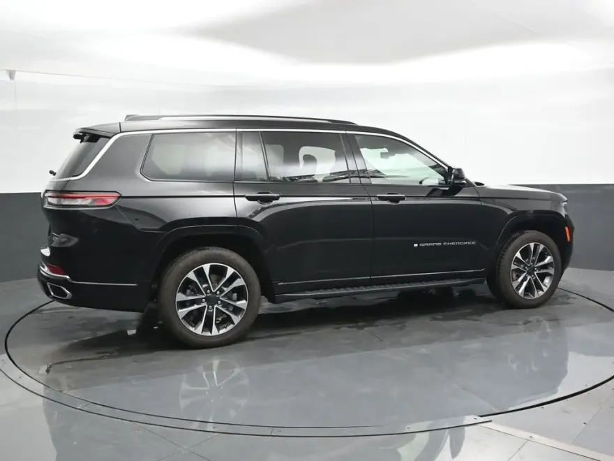 2024 Jeep Grand Cherokee Overland photo 1