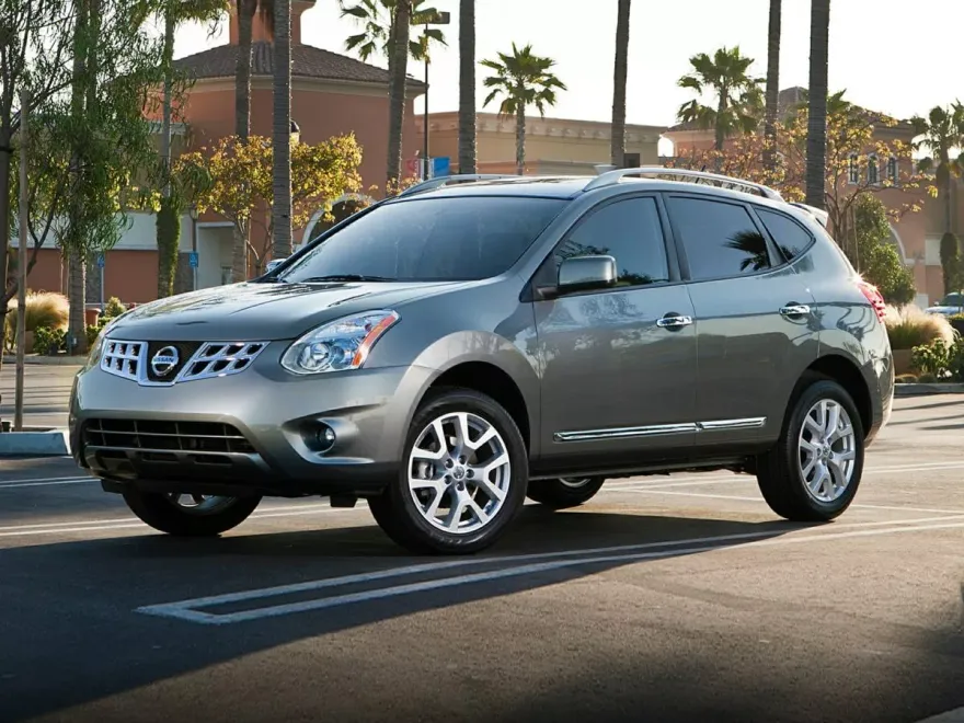 2011 Nissan Rogue SV photo 1