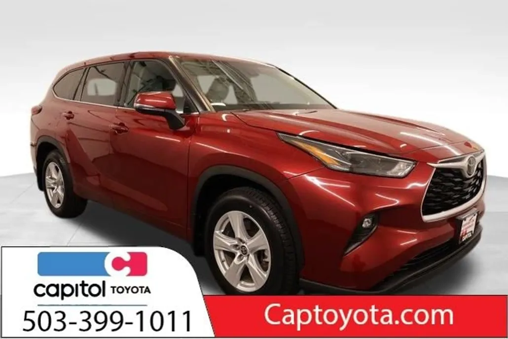 2022 Toyota Highlander LE photo 1