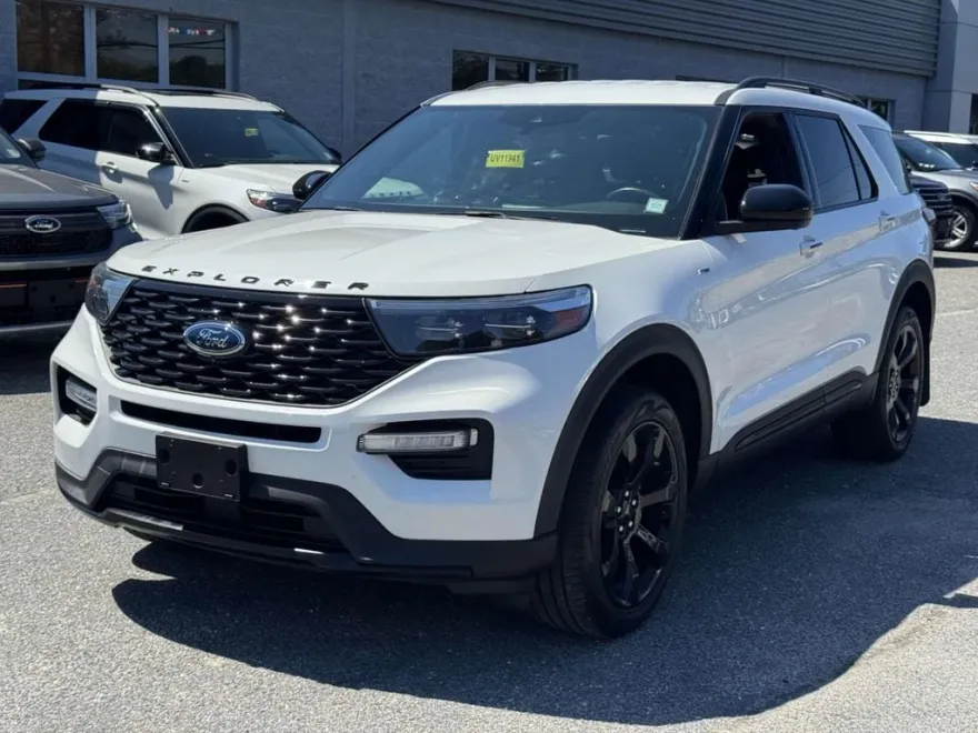 2023 Ford Explorer ST-Line photo 1