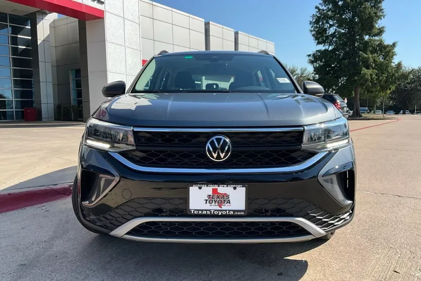 2024 Volkswagen Taos S photo 1