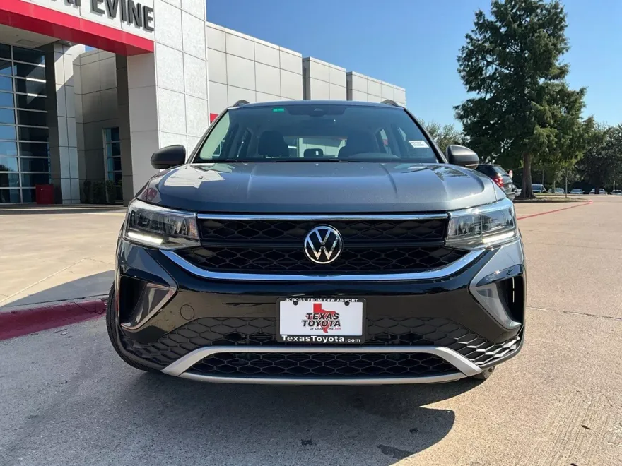 2024 Volkswagen Taos S photo 1