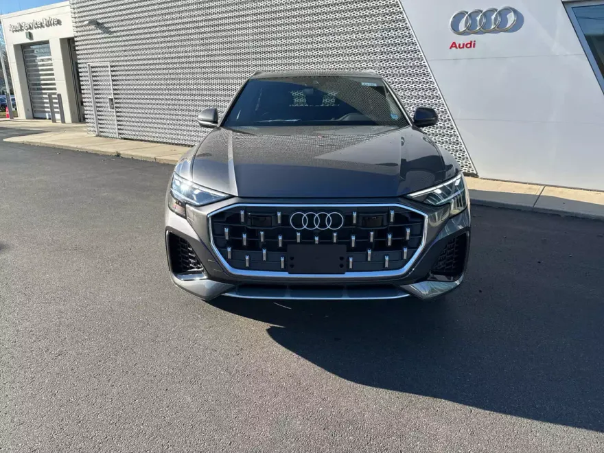 2025 Audi Q8 Premium Plus photo 3