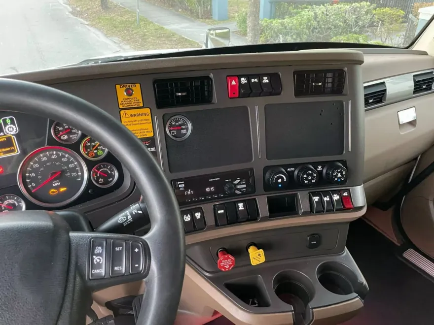 2019 Kenworth T680 photo 18