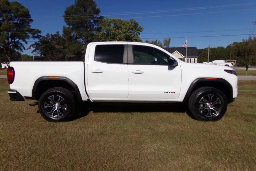 2024 Gmc Canyon AT4 photo 1