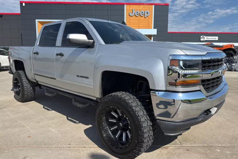 2018 Chevrolet Silverado 1500 LT1 photo 1