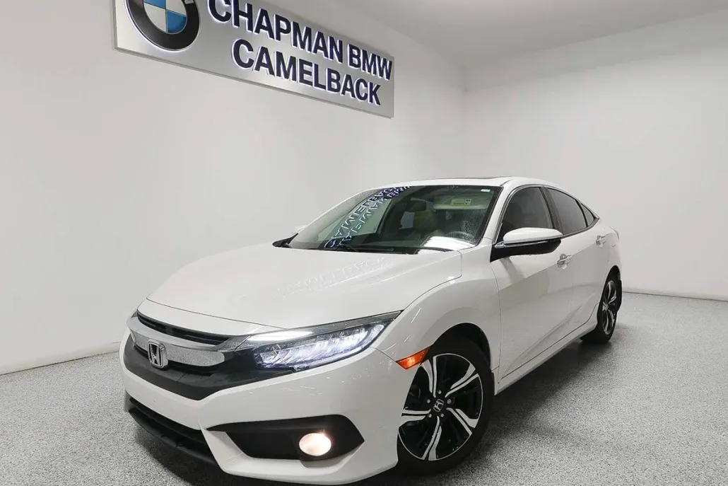 2017 Honda Civic Touring photo 1