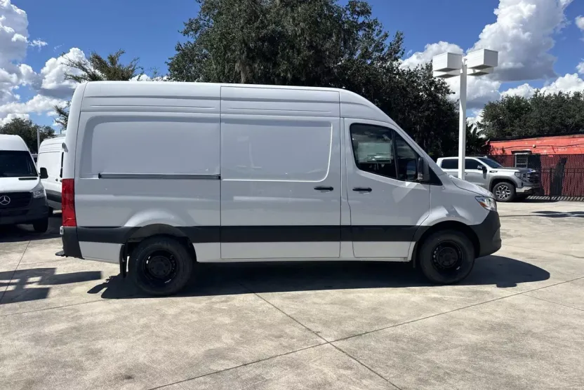 2025 Mercedes Benz Sprinter 2500 photo 1
