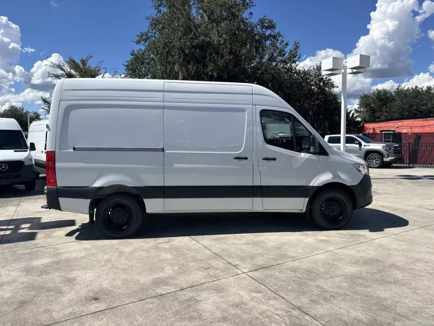 2025 Mercedes Benz Sprinter 2500 photo 1