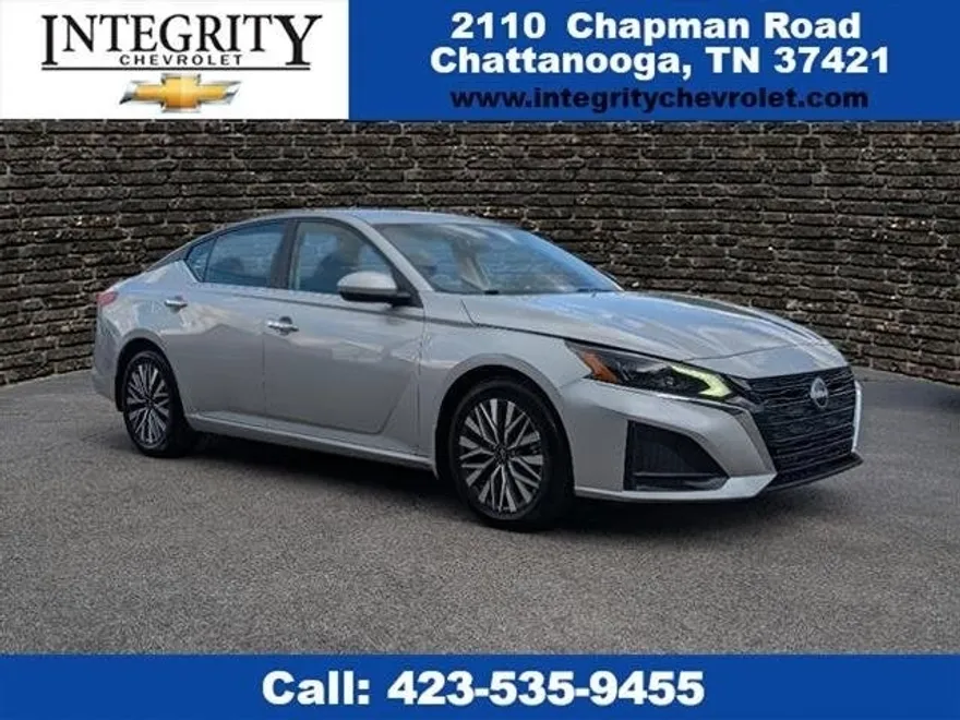 2023 Nissan Altima SV photo 1