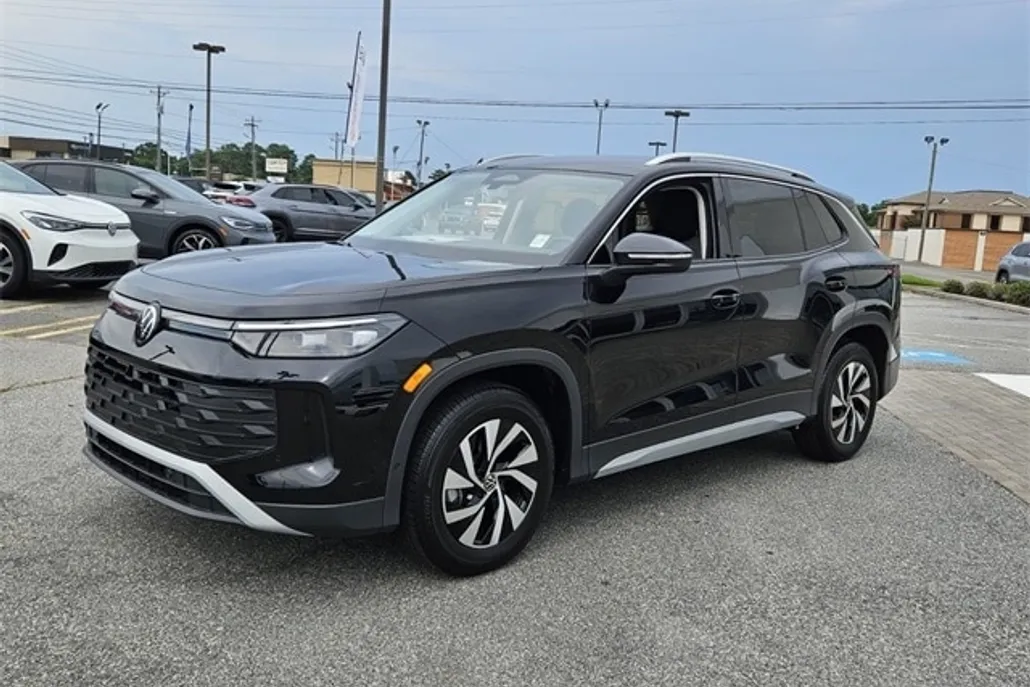 2025 Volkswagen Tiguan S photo 1