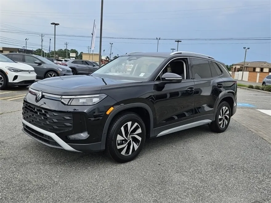 2025 Volkswagen Tiguan S photo 1