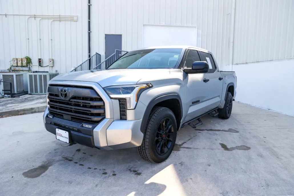 2023 Toyota Tundra SR5 photo 1