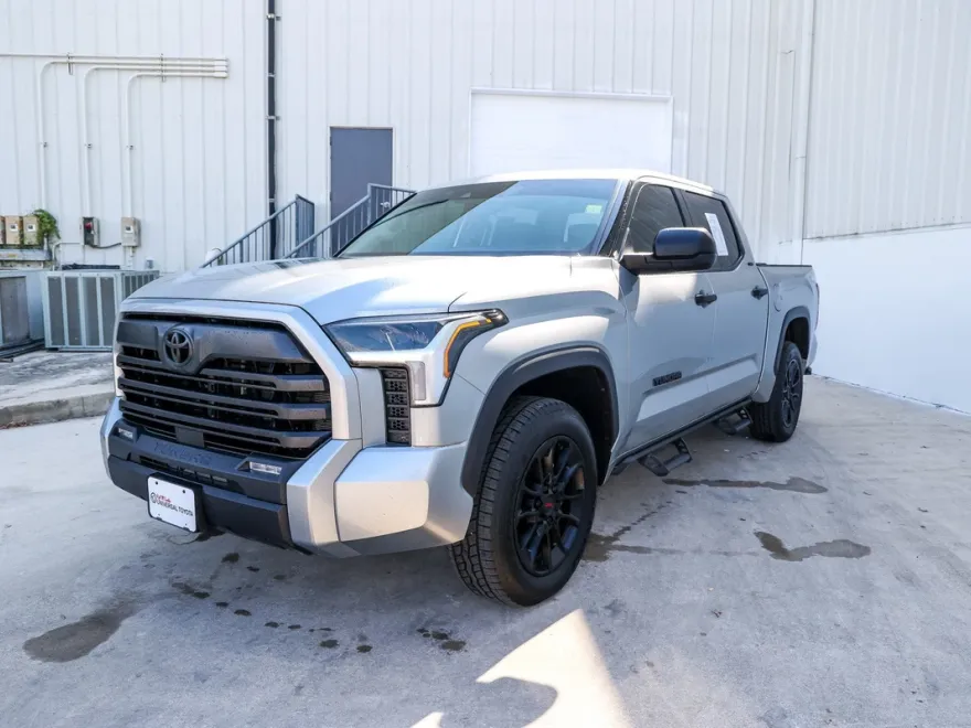 2023 Toyota Tundra SR5 photo 1