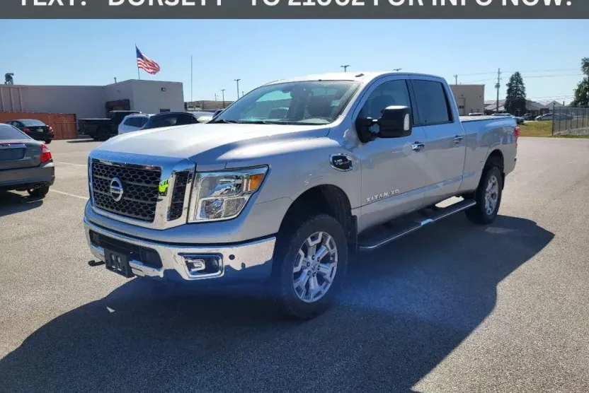 2017 Nissan Titan SV photo 1