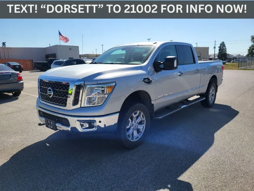 2017 Nissan Titan SV photo 1