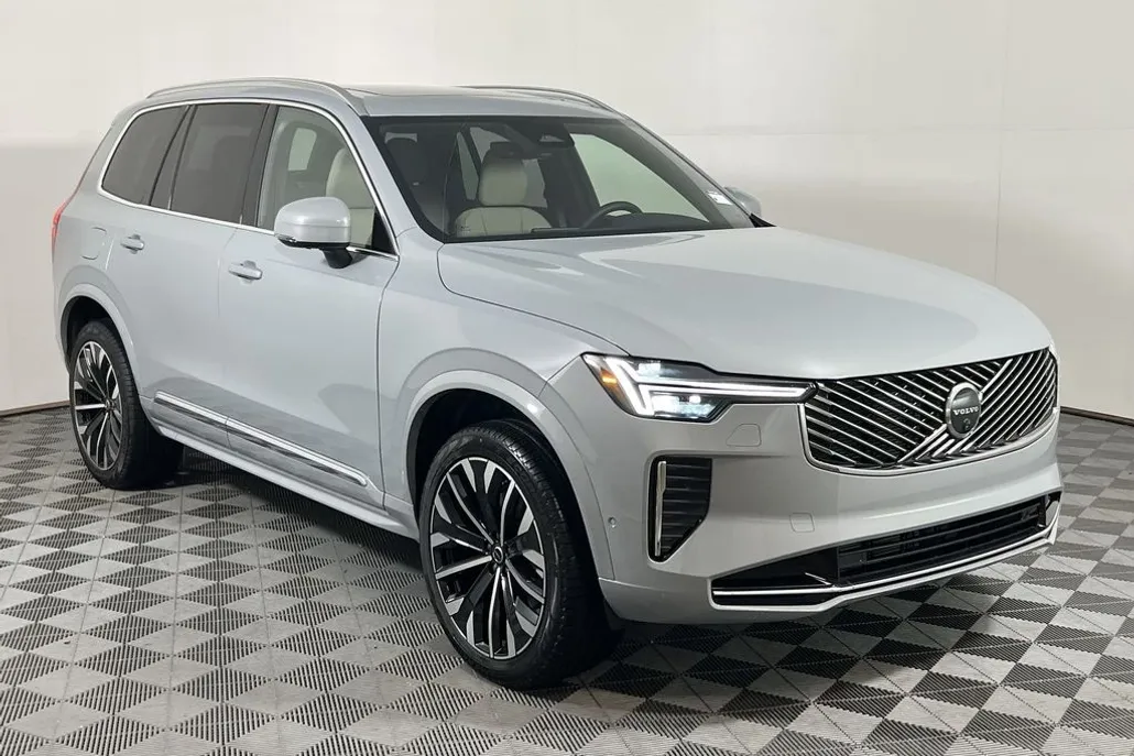 2026 Volvo XC90 Plus photo 1