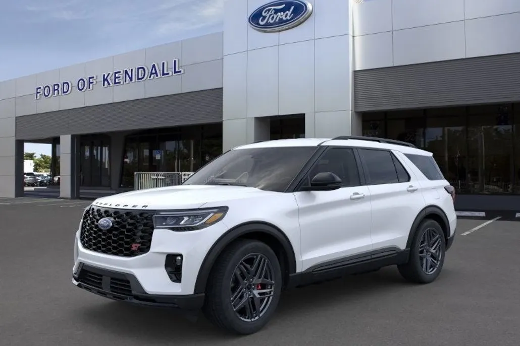 2025 Ford Explorer ST photo 1