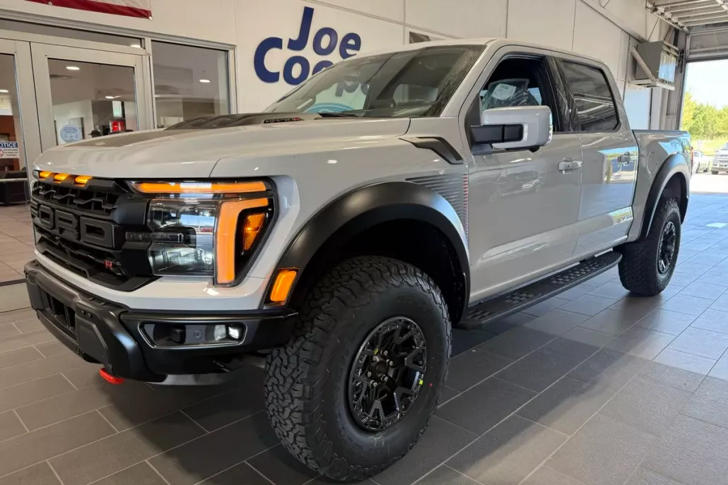 2025 Ford F-150 Raptor photo 1