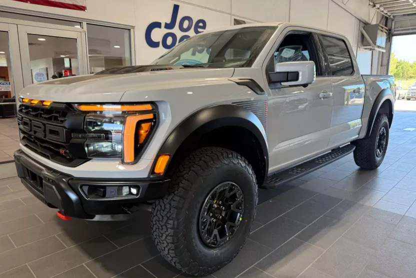 2025 Ford F-150 Raptor photo 1