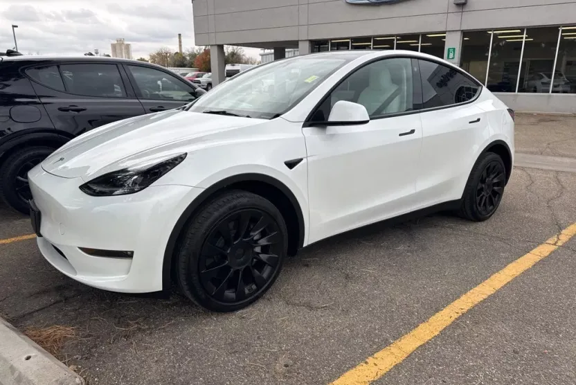 2023 Tesla Model Y Long Range photo 1