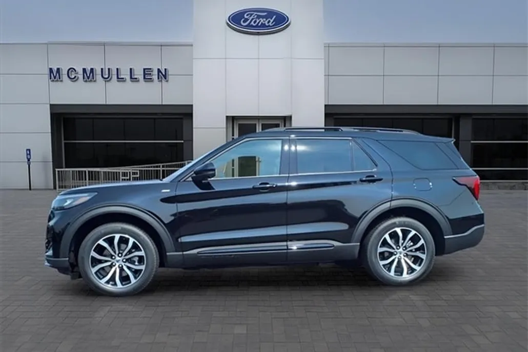 2025 Ford Explorer ST-Line photo 1