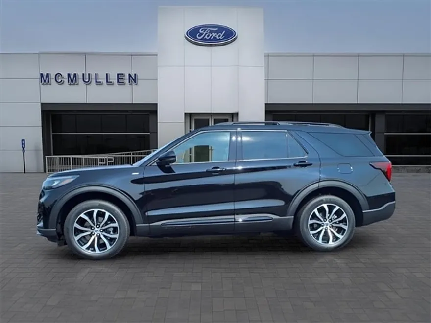 2025 Ford Explorer ST-Line photo 1