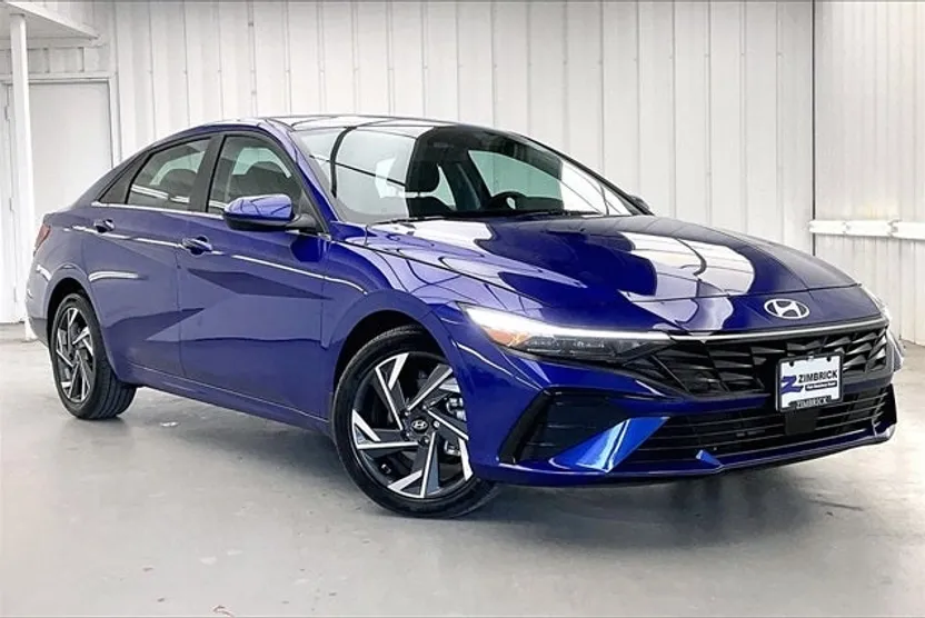 2024 Hyundai Elantra SEL photo 1