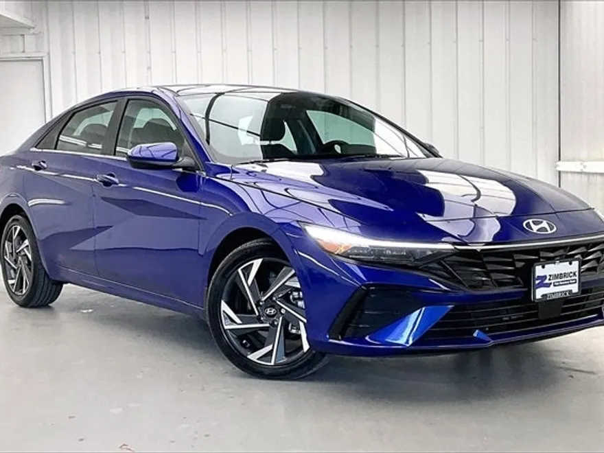 2024 Hyundai Elantra SEL photo 1