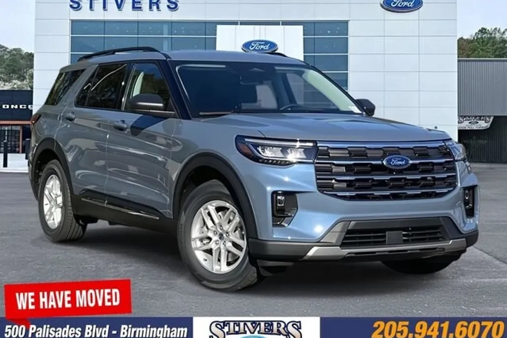 2025 Ford Explorer photo 1