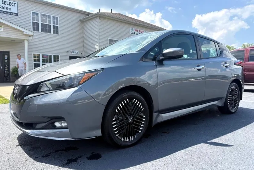 2023 Nissan Leaf SV Plus photo 1
